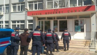 İzmirde firari 17 suçlu yakalanarak tutuklandı