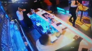 İzmirde gece kulübünde silahlı kavga dehşeti