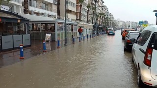 İzmirde kuvvetli sağanak etkili oluyor