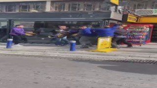 İzmirde yol verme kavgası: 1 yaralı