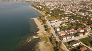 İznik Gölünde tehlikeli görüntü...Sular altındaki bazilika günyüzüne çıktı