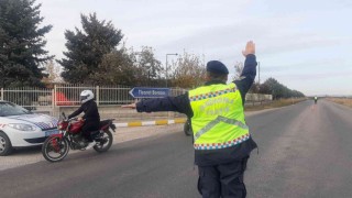 Jandarma ekipleri, motosiklet sürücülerine Reflektif yelek dağıttı