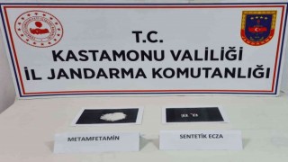 Jandarma ekiplerince uyuşturucu ticareti yapan 5 kişi gözaltına alındı