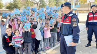 Jandarma ekiplerinden öğrenci ve öğretmenlere eğitim