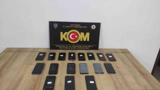 Kaçak cep telefonları ele geçirildi