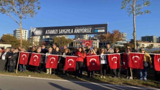 Kadıköyde binlerce kişilik ‘Ataya Saygı Zinciri oluşturuldu