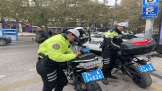 Kadıköyde elektrikli scooter denetiminde sürücülere ceza yağdı