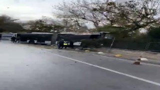Kadıköyde sürücüsünün kontrolünden çıkan metrobüs, yolun karşısındaki duvara çarptı. Olay yerine ekipler sevk edildi.