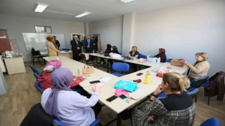 Kadınlar DER-MEKte öğreniyor
