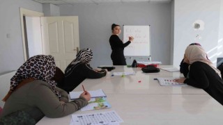 Kadınlar okuma yazmayı BİL-MEK ile öğreniyor