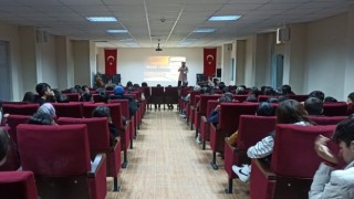Kahtada yazar öğrenci buluşması