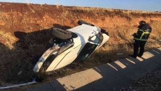 Kamyon ile otomobil çarpıştı: 3 yaralı