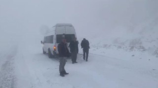 Karabet Geçidinde kar yağışı etkili oluyor