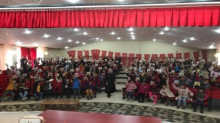 Karayazılı çocukların imza günü heyecanı