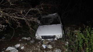 Kastamonuda yoldan çıkan otomobil 40 metrelik uçuruma yuvarlandı: 2 yaralı
