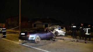 Kayseride iki otomobil kafa kafaya çarpıştı: 2 ölü, 6 yaralı