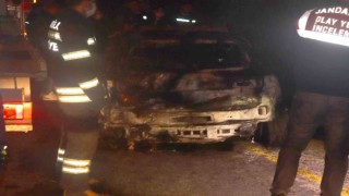 Kaza yapan araçta yanarak can verdi, kimliği tespit edilmeye çalışılıyor