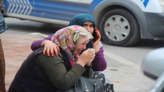 Kazada ağır yaralanan motosiklet sürücüsünü kurtarmak için vatandaşlar seferber oldu