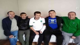 Kazada ağır yaralanmıştı, taburcu olunca çok sevdiği Kocaelisporuna kavuştu