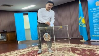 Kazakistanda halk erken cumhurbaşkanlığı seçimi için sandık başında