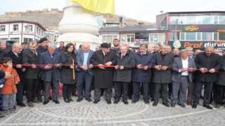Kentin simgesi Tarihi Bayburt Saat Kulesinin restorasyonu tamamlanarak dualarla açılışı yapıldı