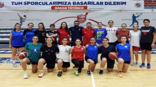 Kepezin kız basketbol takımı şampiyonluğa yürüyor