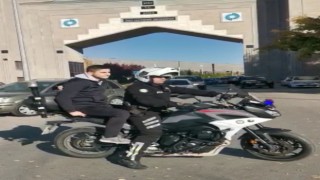 Kimliğini unutan adayın yardımına polis yetişti