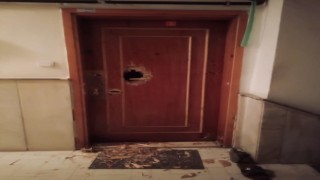 Kiracısının kapısını baltayla kırdığı iddia edilen 93 yaşındaki adam hakim karşısına çıktı