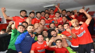 Kırkgöz Döşemealtı Belediyesi Gençlik ve Spor Kulübü Futbol A Takımı zirveye oynuyor