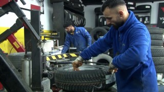 Kış lastiği uygulamasının başlamasına günler kala lastikçilerde yoğunluk oluştu
