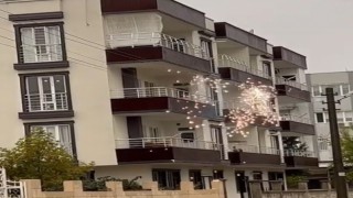 Kıvılcım atan elektrik telleri korkuttu
