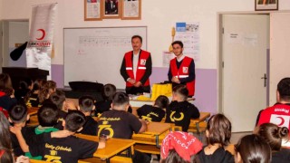 Kızılay Haftası dolayısıyla çocuklara bilgilendirici eğitim düzenlendi