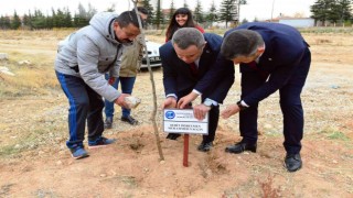 KMÜlü öğrenciler Karamanlı şehit öretmenler anısına fidan dikti