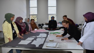 Kocasinan Akademi Kursiyerleri Çocuklarının Elbiselerini Kendileri Dikiyor