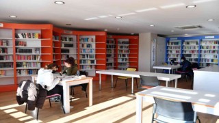 Konyaaltı kütüphanesi cumartesi de açık