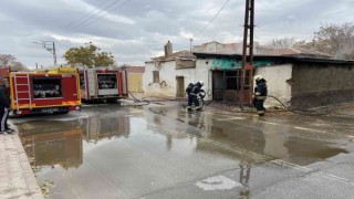 Konyada müstakil evin deposunda yangın
