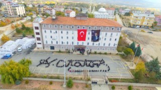 Konyada öğrenciler Atatürkün imzasını oluşturdu