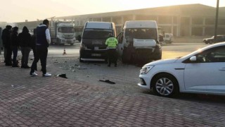Konyada servis minibüsleri ve otomobil çarpıştı: 14 yaralı