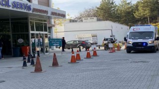 Köpeğe çarpan otomobil şarampole devrildi: 3 yaralı