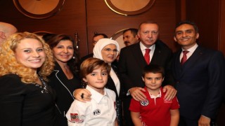 Kupa koleksiyoneri...Satrançta dünyanın şampiyonu oldu, teklif yağıyor