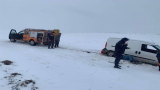 Kuşmer Yaylasında kardan mahsur kalan vatandaşın yardımına AFAD ve jandarma yetişti