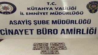 Kütahyada bir kişinin üzerinde 66 adet sentetik ecza hap ele geçirildi