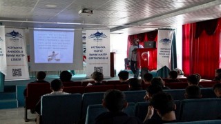 Kütahyada öğrencilere sağlıklı yaşam ve ergenlik eğitimi verildi
