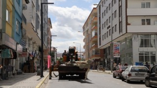 Lise caddesi, yeni aydınlatma direkleriyle hayranlık uyandırıyor