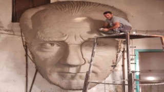 Malatya'ya 4,5 metrelik Atatürk maskı