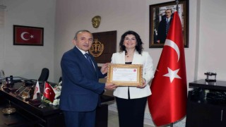 Manisa TSO Başkanı Mehmet Yılmaz mazbatasını aldı