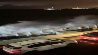 Marmara Denizinde korku dolu anlar: Dalgalar metrelerce yükseldi