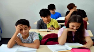 Mersin Büyükşehir Belediyesinin kurs merkezleri öğrencileri sınavlara hazırlıyor