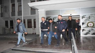 Mersinde üniversiteli kızlara yabancı cisim atan motosikletli gençler yakalandı