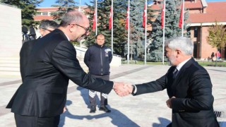 Milletvekili Sadak, Anadolu Üniversitesi tüm Türk dünyasının üniversitesidir